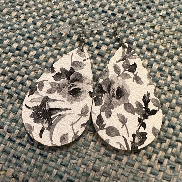 White & Gray Floral Leather Large Teardrop Shape Earrings - Picture 1 of 6